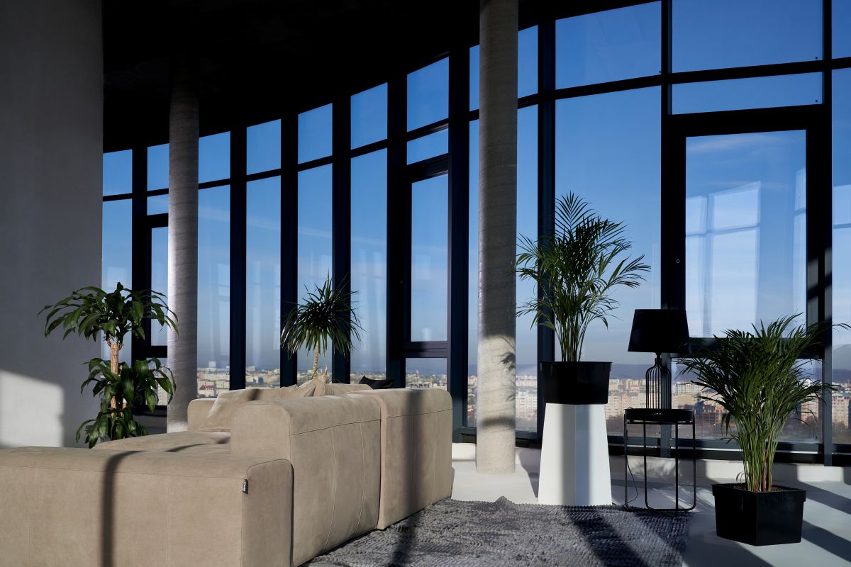 Rooftop sky bar ved solnedgang