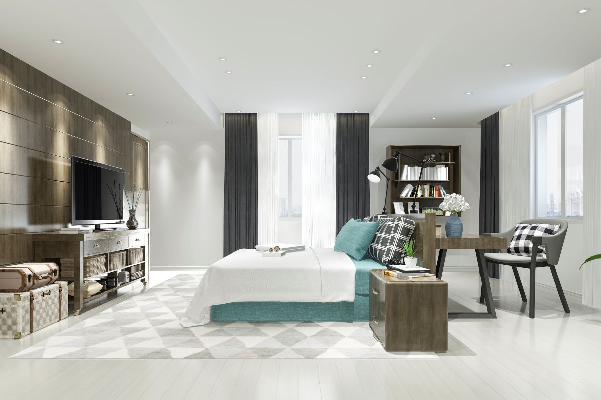 Rommelig junior suite med særegen stil